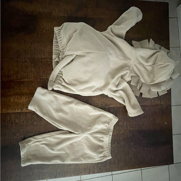 Carter's size 12 month Lion costume - Picture 2 of 2